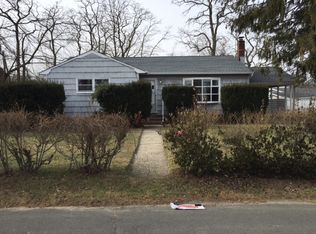 7 Trouville Rd, Copiague, NY 11726