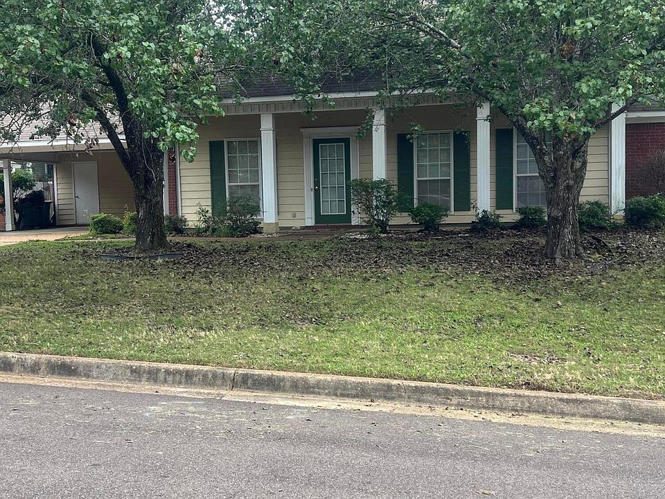 2nd image of 727 Hawthorn Green Dr