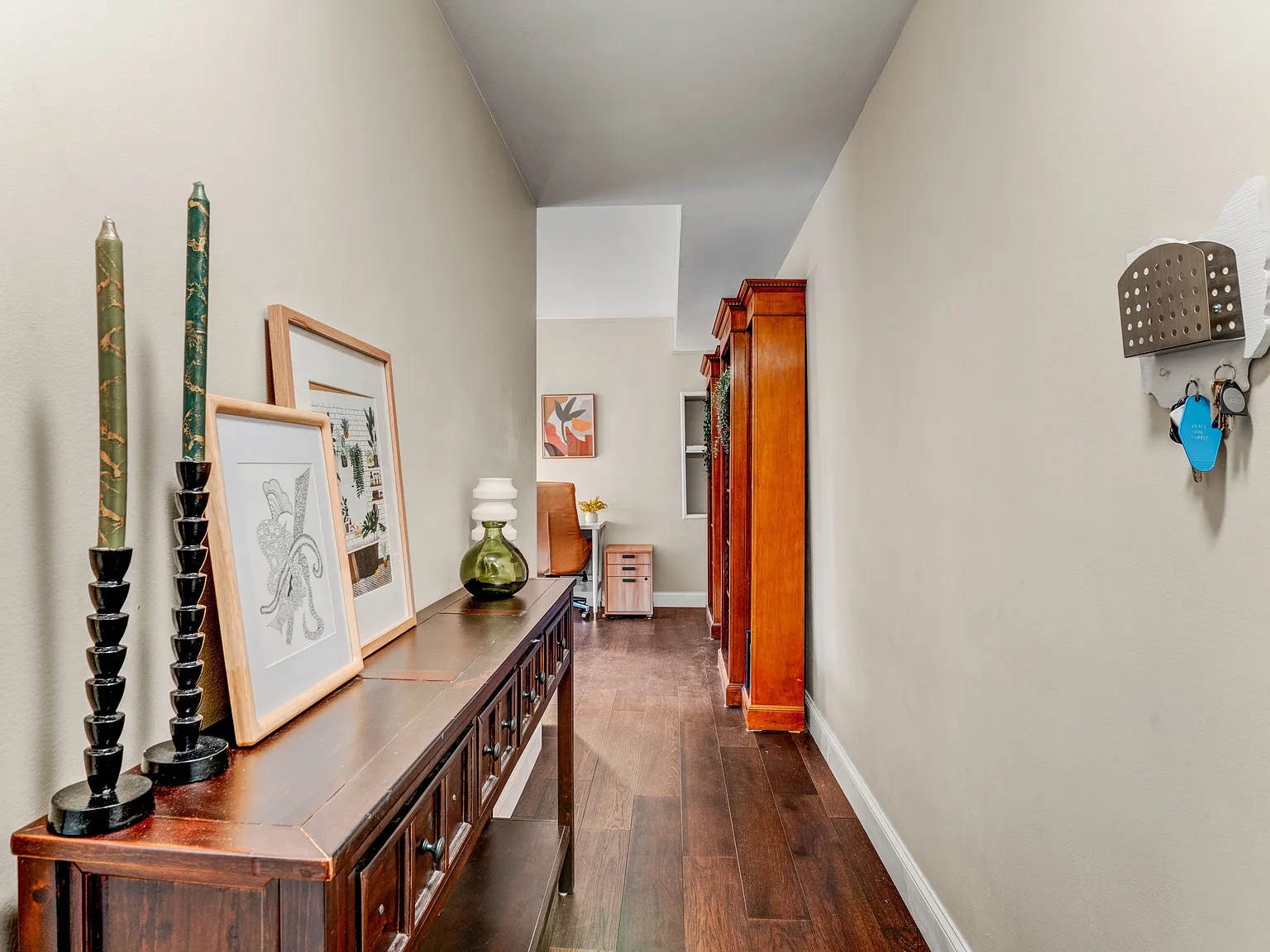 1 bed, 812 sqft, $2,400 — Photo 3