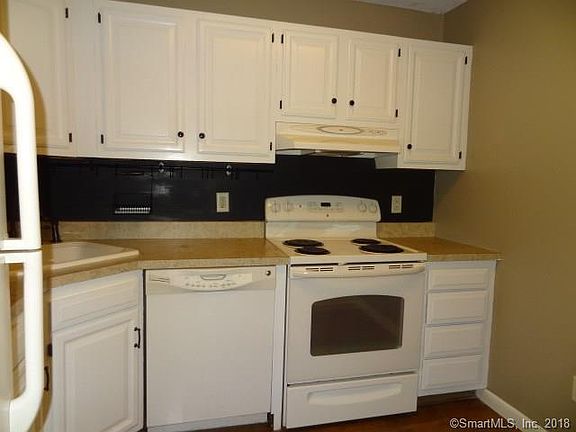 4th image of 112 Twin Circle Dr