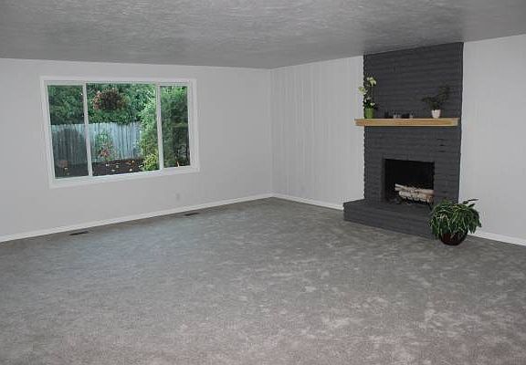 18 x 20 ft living room