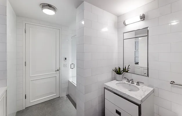 Sold by Christie's International Real Estate Group, LLC | media 22