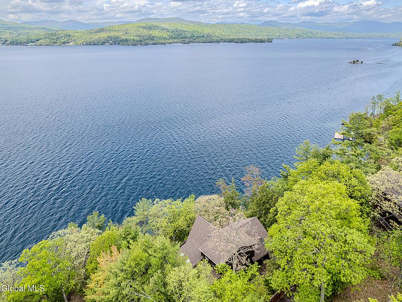 3rd image of 5569 Evergreen Shores Way