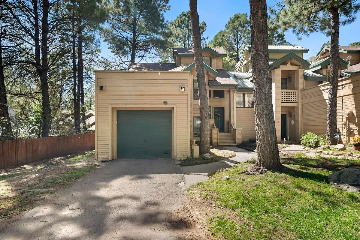 3 bed, 3.0 bath, 1467 sqft, $1,900 — Photo 4