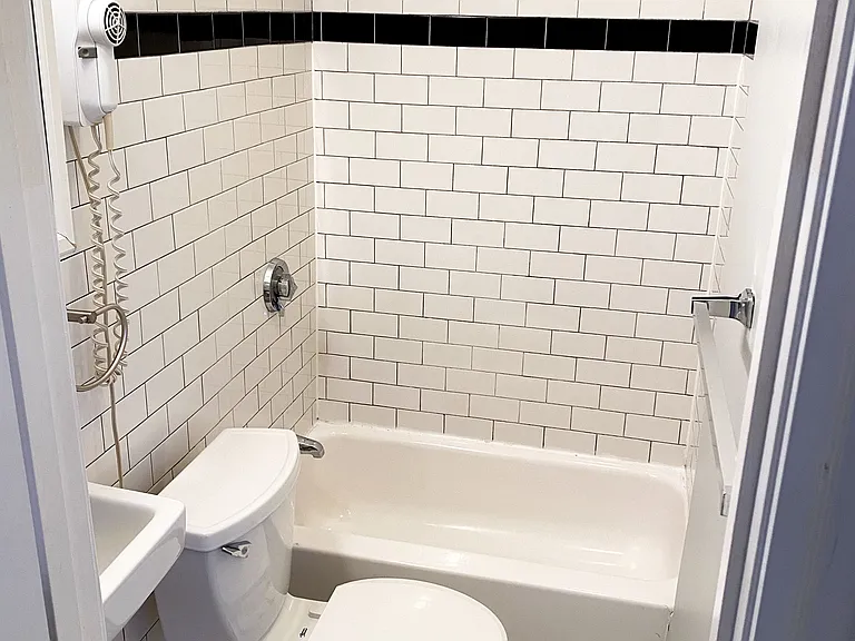 3 Cottage Ave #214 — Photo 8