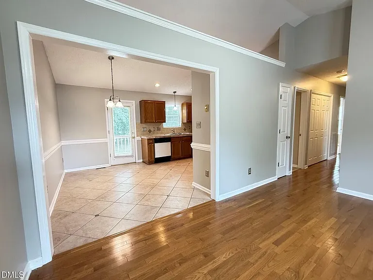 610 E Jones Ave — Photo 4