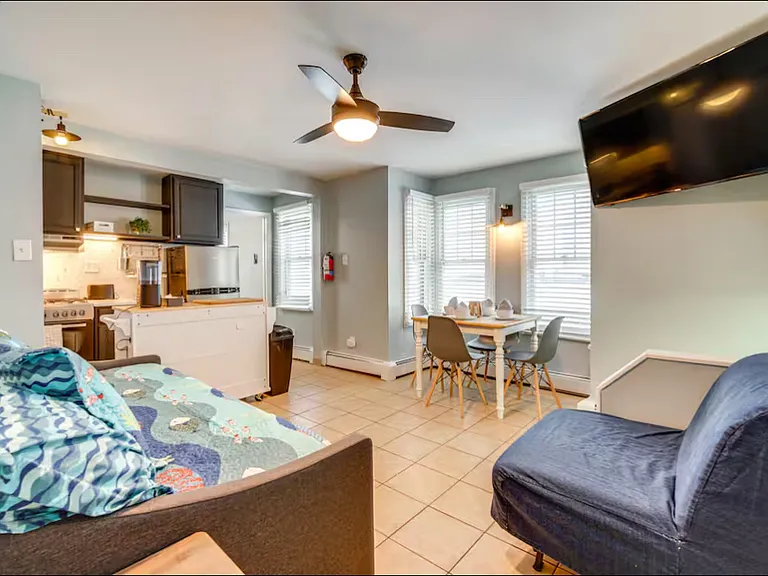 638 Wesley Ave #8 — Photo 2