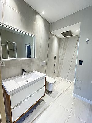 4th image of 2564 38th St