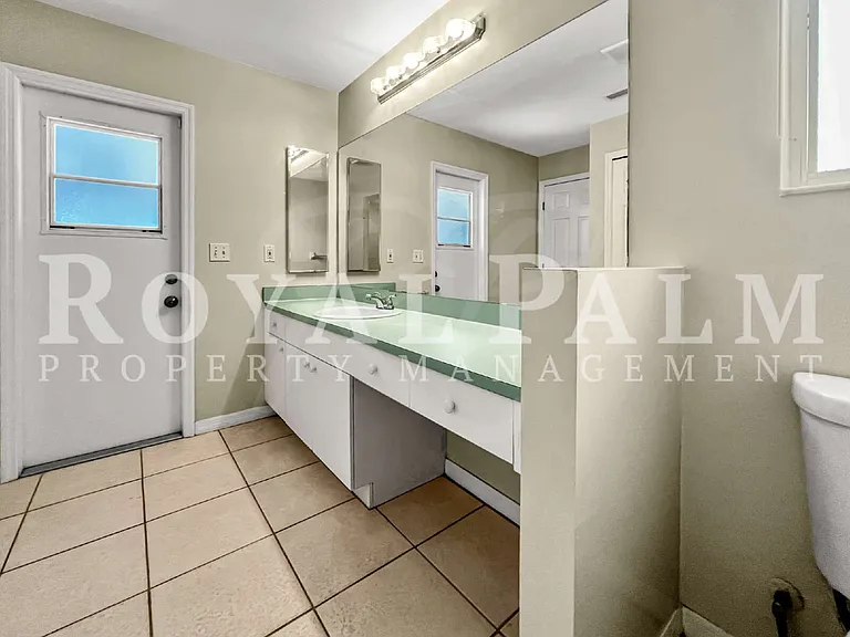 208 SE 17th St — Photo 17