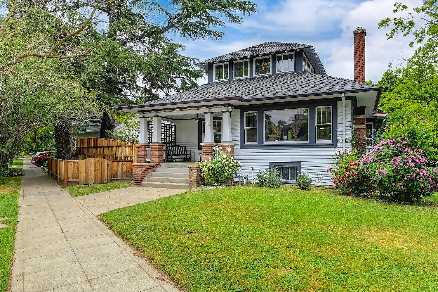2239 Marshall Way photo 1