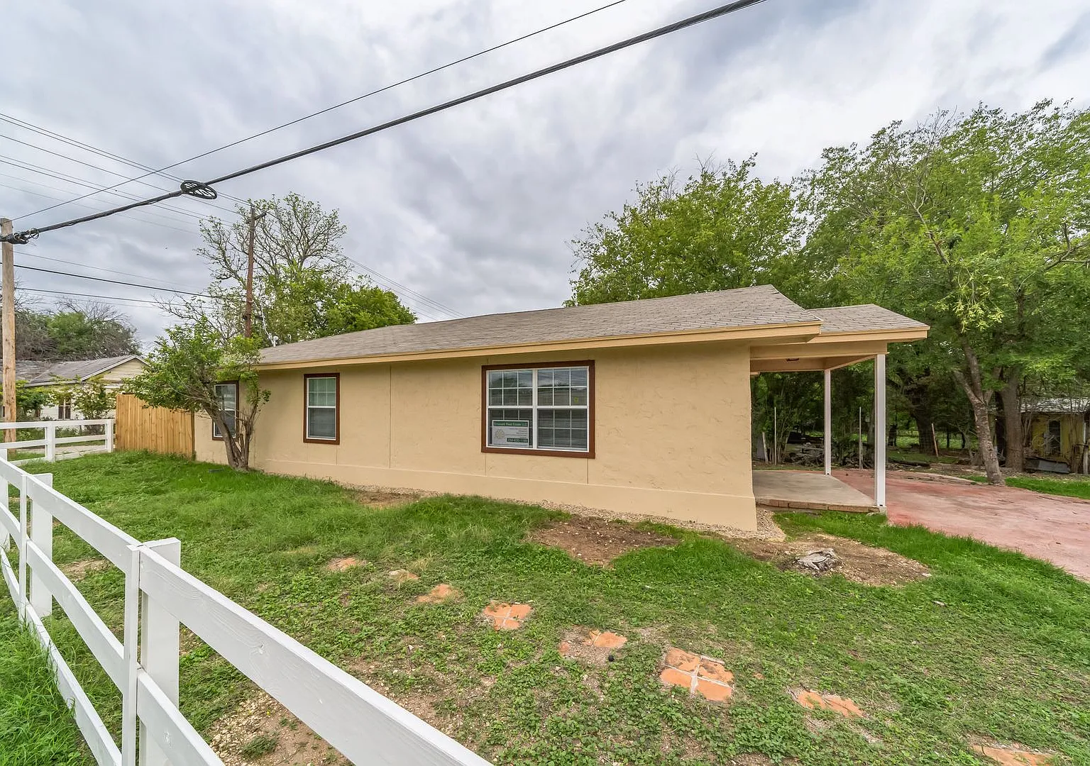 For Lease 2 Bedroom, 1 Bath Corner Home in Kerrville, TX — Photo 3