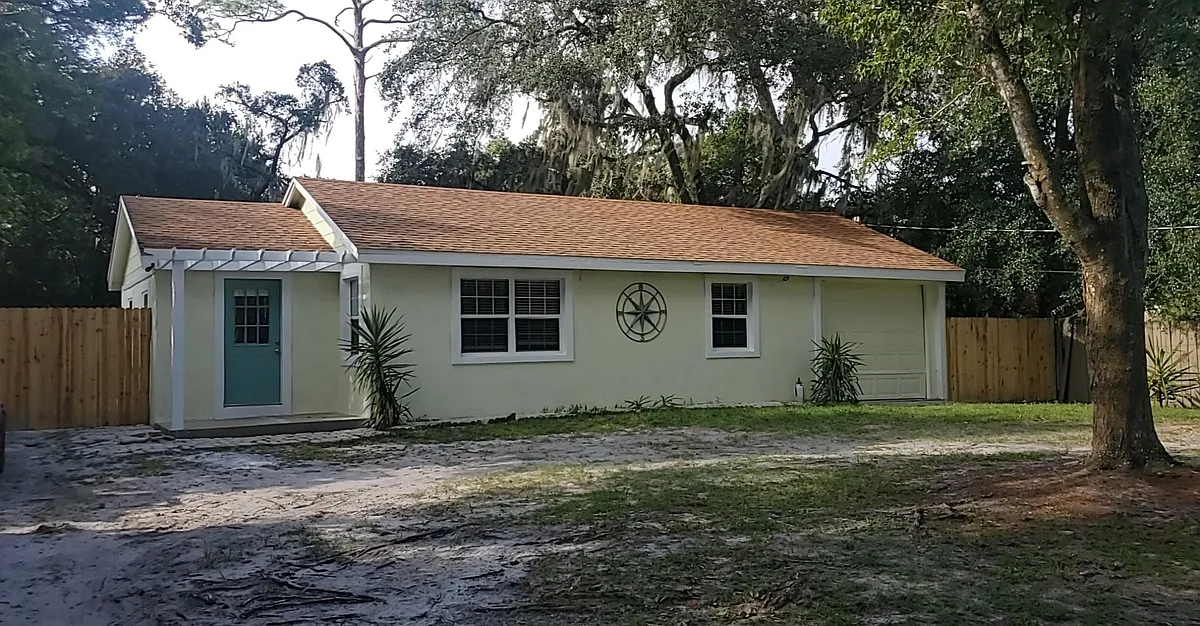 Building Photo - 110 Medina Rd