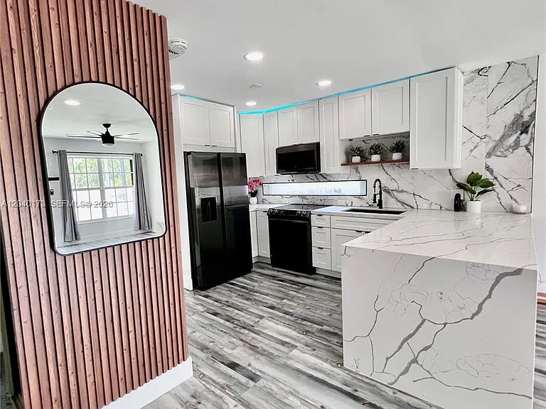 2425 SW 26th Ln — Photo 7