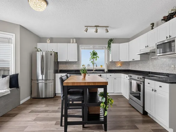 833 McAllister Cres SW, Edmonton, AB T6W 1K4