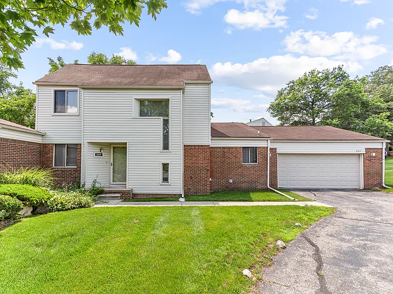 5317 Fairway Ln — Photo 1