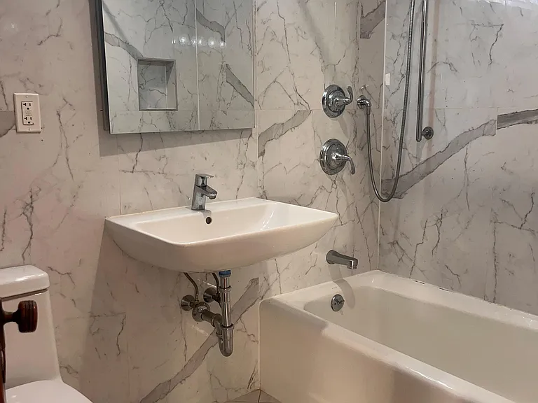 1308 Dean St #4R — Photo 5