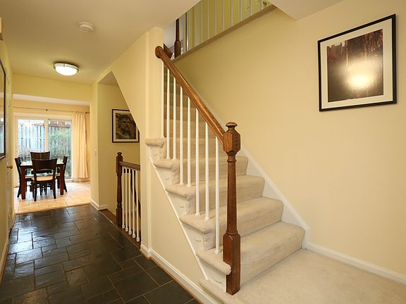 4th image of 448 N Park Dr