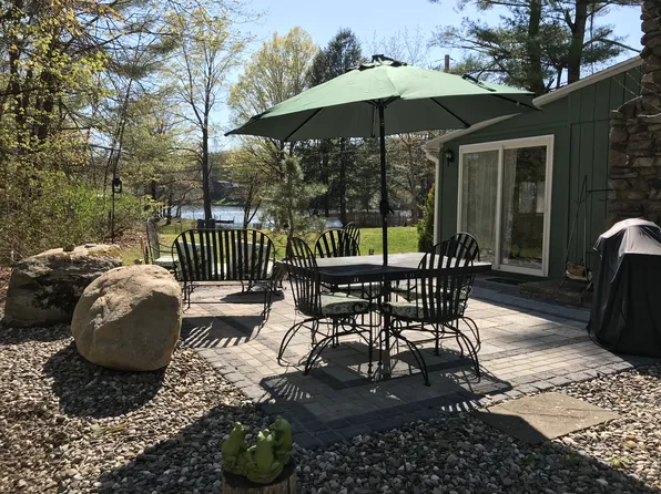 30 Glen Royal Dr #30, Averill Park, NY 12018