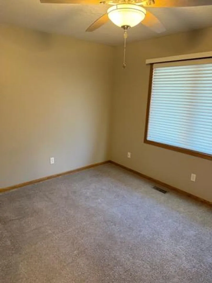 513 E Ave — Photo 3