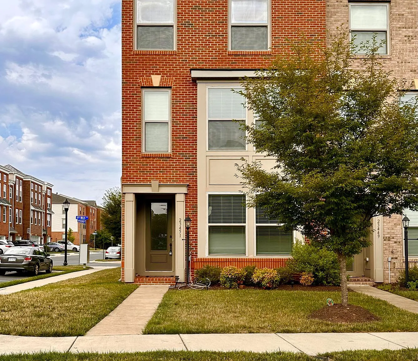 3 bed, 3.5 bath, 2620 sqft, $3,650 — Photo 1