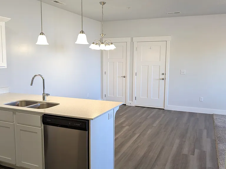 745 N 380 W #D101 — Photo 5