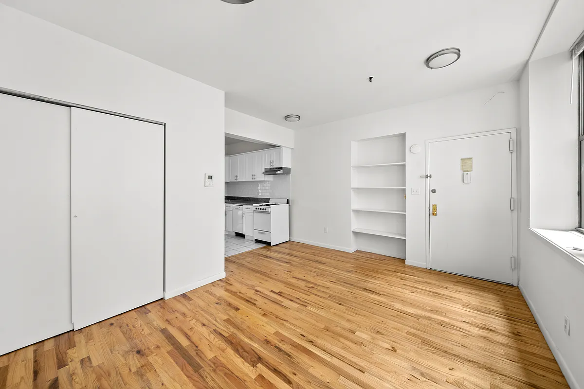 Building Photo - 114 E 28th St #5C