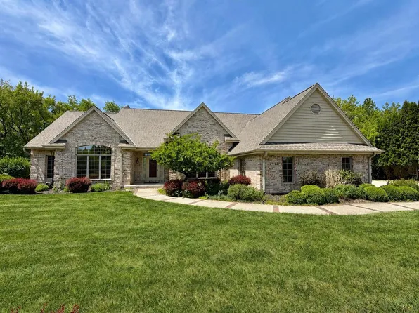 W291S5245 Ridgefield ROAD, Waukesha, WI 53189