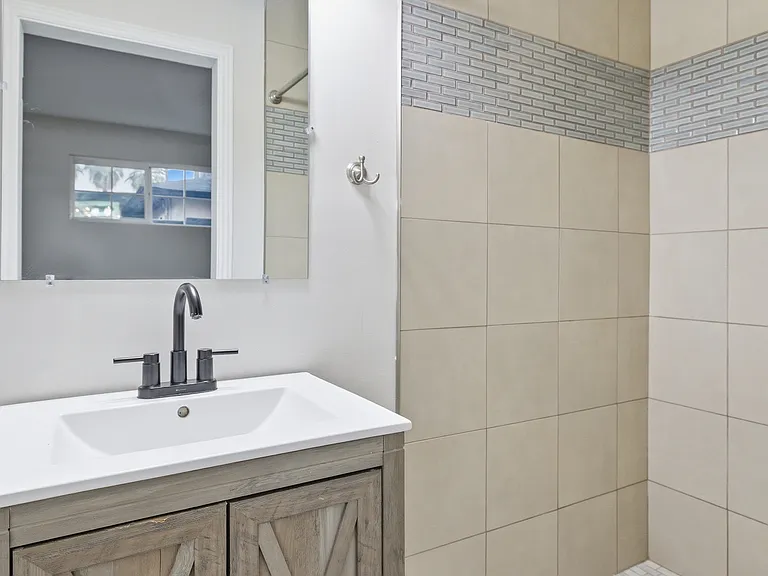 1901 N 48th Pl — Photo 13