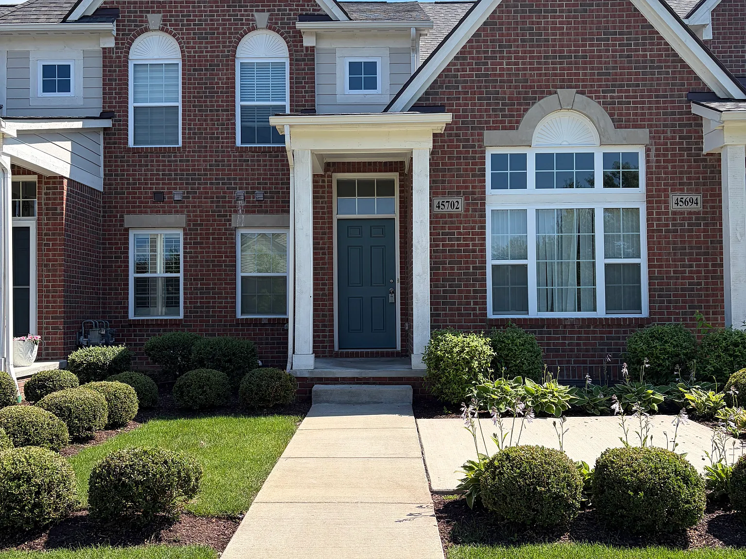 2 bed, 1329 sqft, $2,400 — Photo 1