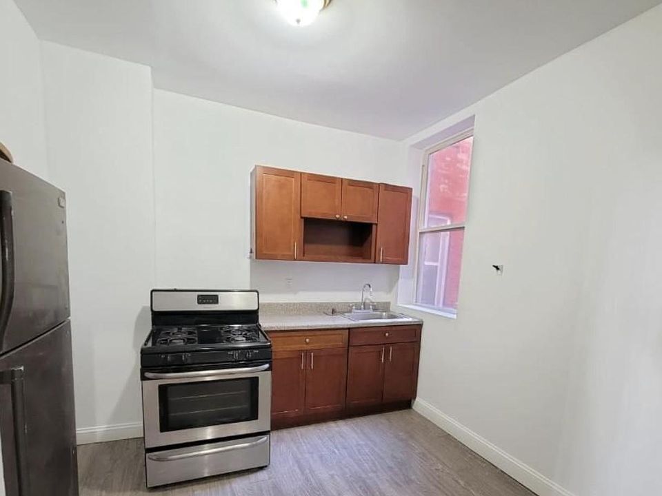 1st image of 311 S 11th St #3R