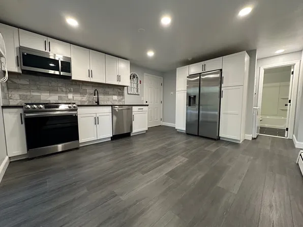 49 Parker Ave APT 5, Dracut, MA 01826