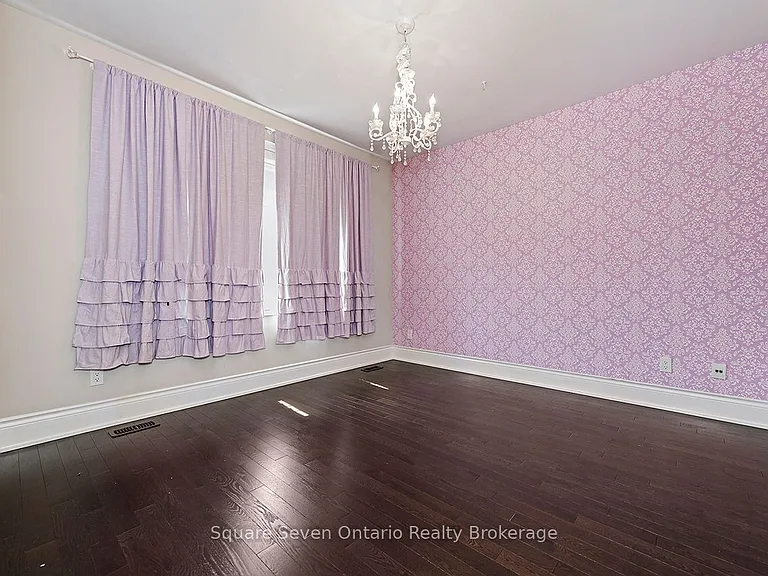 2147 Vineland Cres — Photo 35