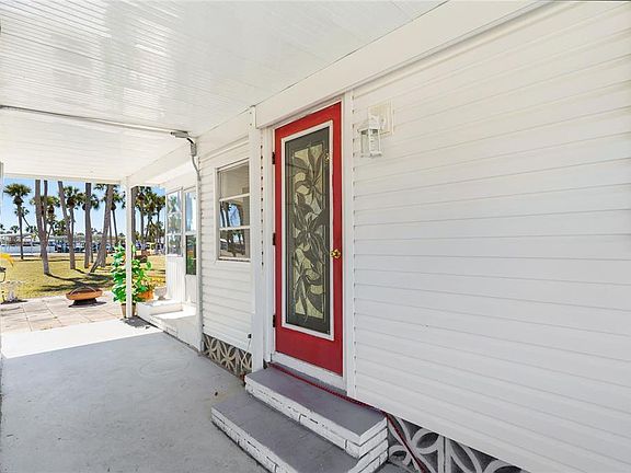 4th image of 210 Roma Rd