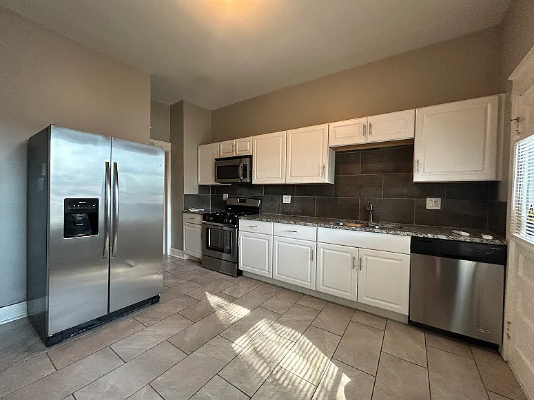 1 bed, 900 sqft, $975 — Photo 2