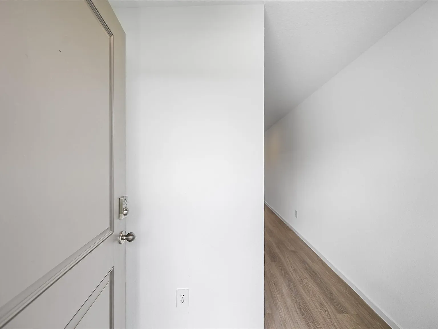3 bed, 2.0 bath, 1434 sqft, $1,875 — Photo 3