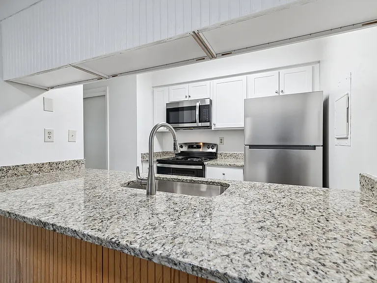 Amhurst III Apartments — Photo 26
