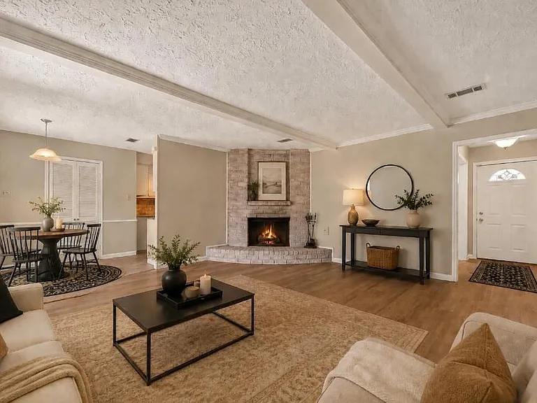 1519 Hitherfield Dr — Photo 2