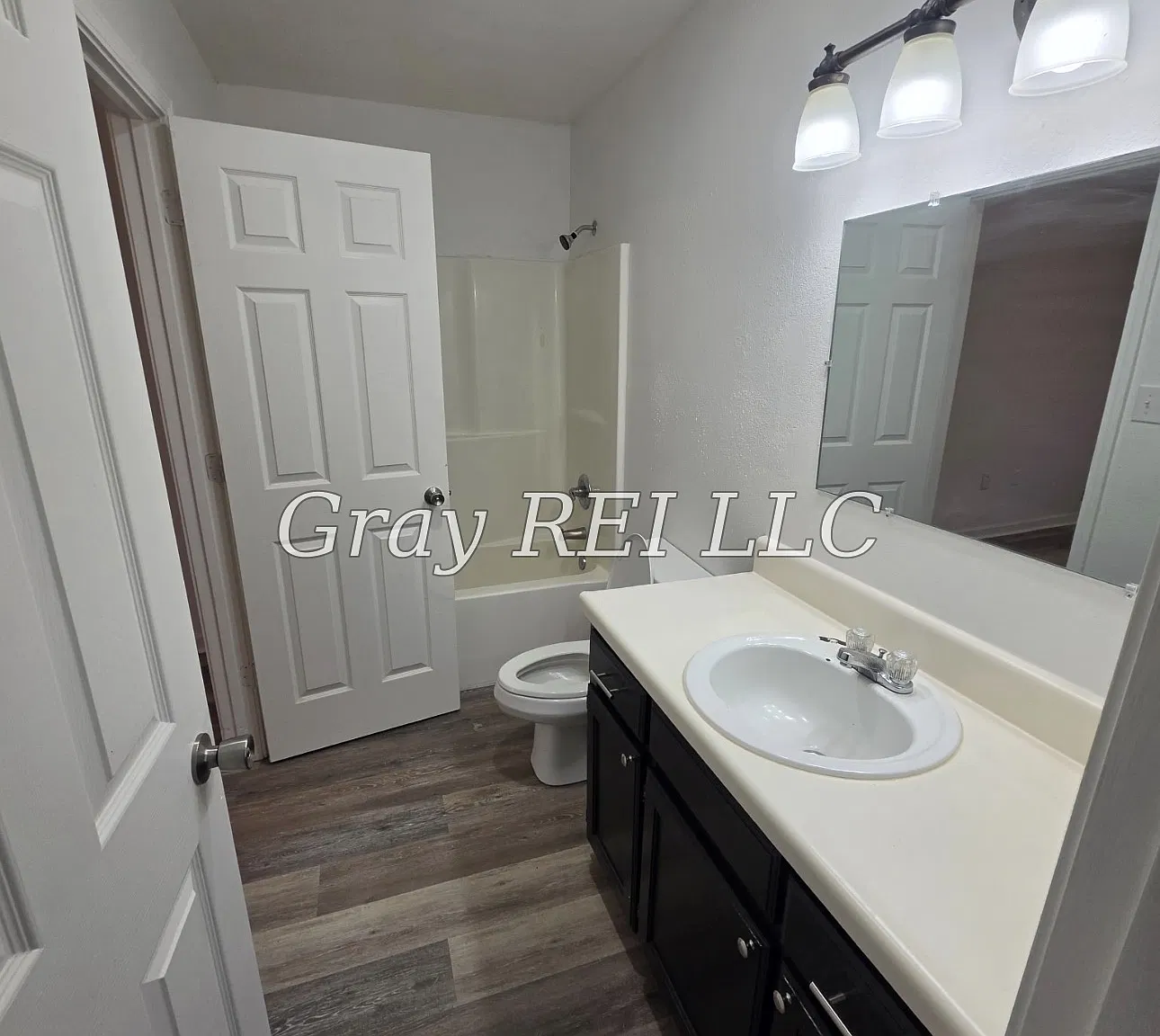 2 bed, 896 sqft, $975 — Photo 4