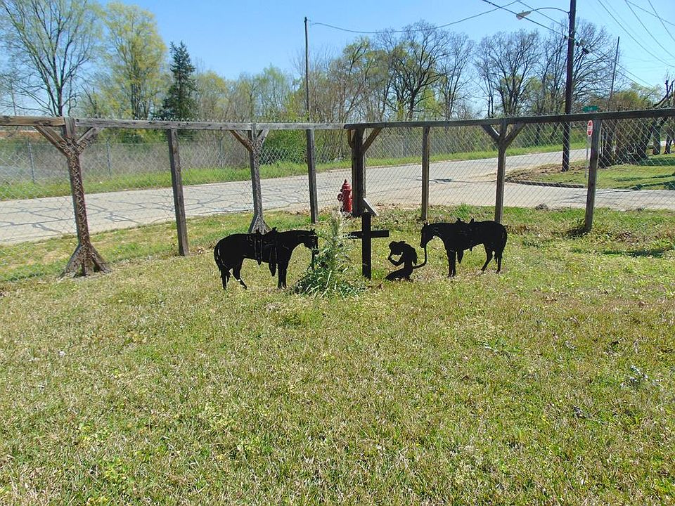 1st image of 601 N Neil Pickett Dr