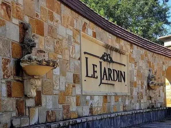 698 W Butch Art Pl, Fairburn, GA 30213