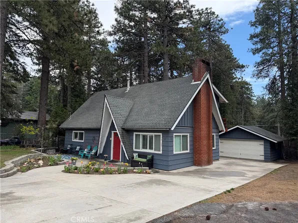 31347 Oakleaf Dr, Running Springs, CA 92382