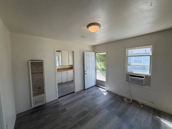 1089 E 21st St APT 4, Merced, CA 95340
