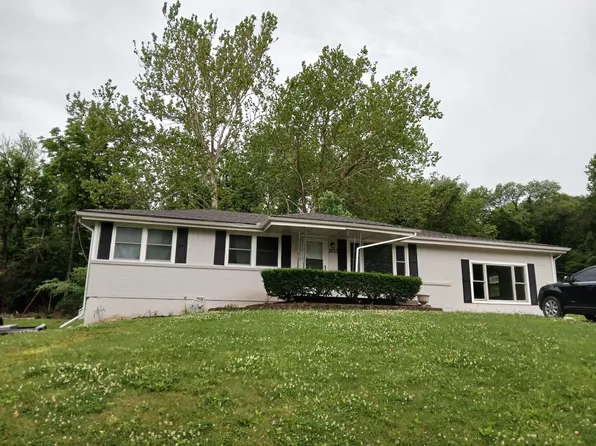 7823 Armstrong Ave, Kansas City, KS 66112