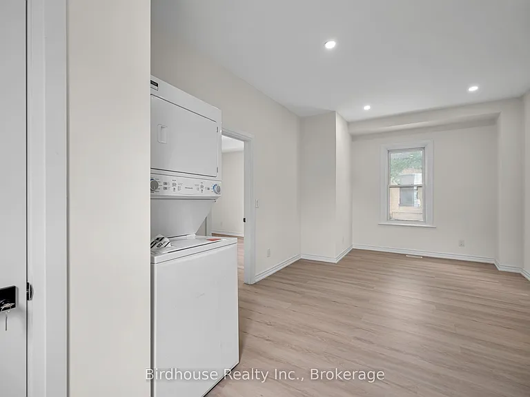 108 Lindsay St S — Photo 8
