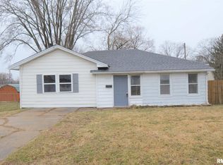 1111 N 16th St, Pekin, IL 61554