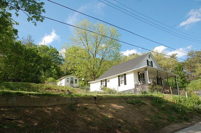 2nd image of 404 Daniels Addition St