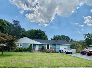 6 Wing St, Lake Grove, NY 11755