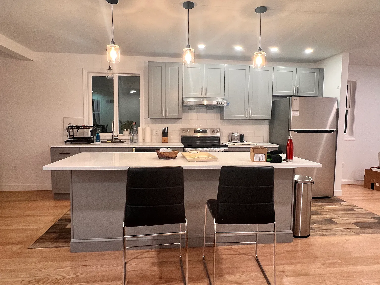 3 bed, 1400 sqft, $1,650 — Photo 2