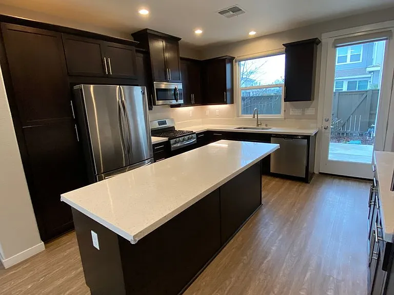 4821 Holden Dr — Photo 18