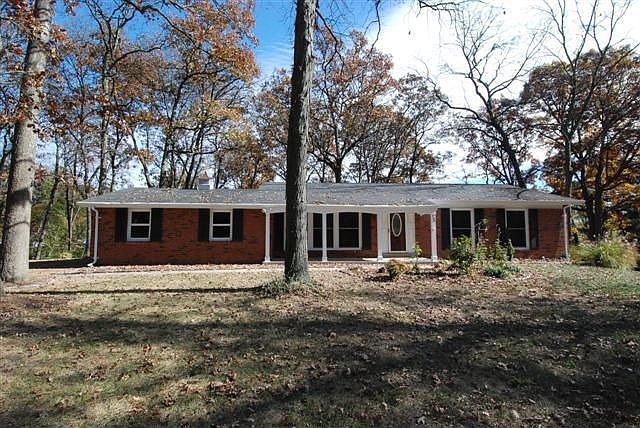 1st image of 406 Oakmont Cir